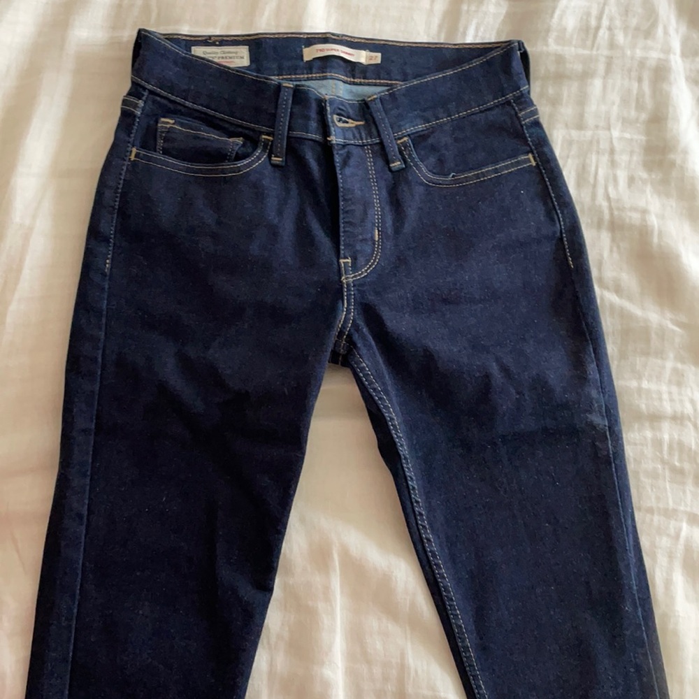 Levi’s 710 super skinny size 27